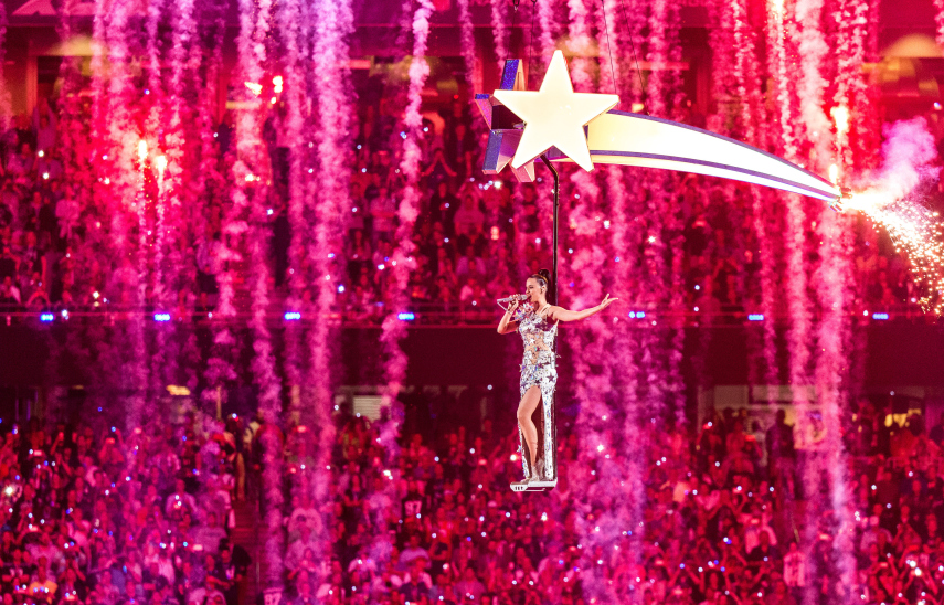 Katy Perry durante o show do intervalo em Glendale, Arizona, no Phoenix Stadium