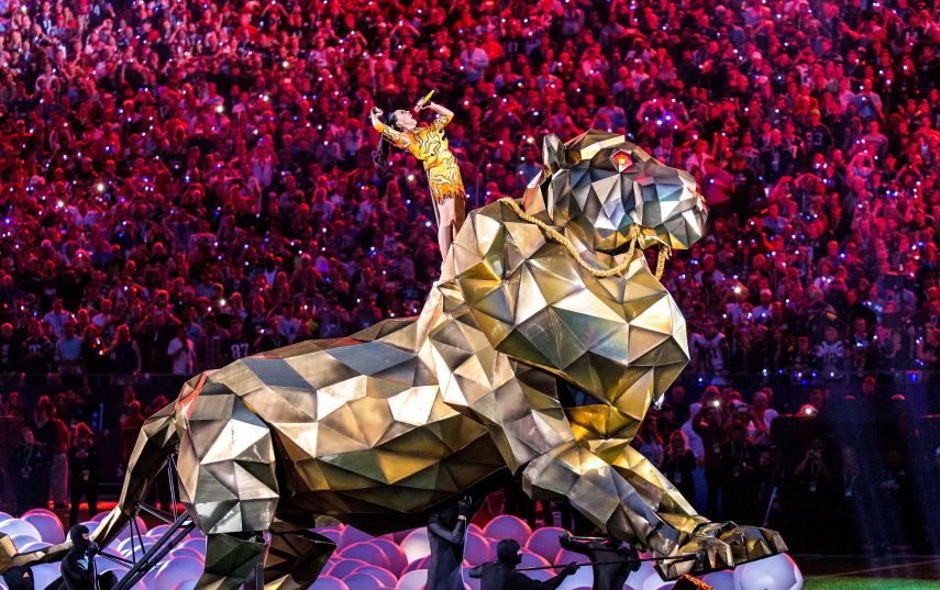 Katy Perry durante o show do intervalo em Glendale, Arizona, no Phoenix Stadium