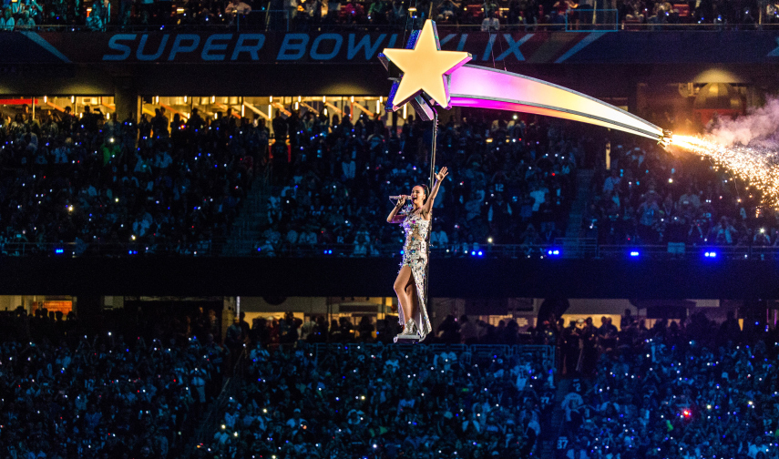 Katy Perry durante o show do intervalo em Glendale, Arizona, no Phoenix Stadium