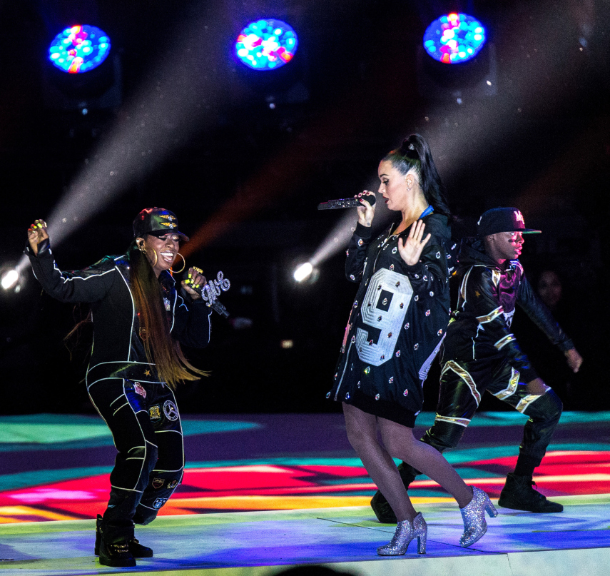 Katy Perry durante o show do intervalo em Glendale, Arizona, no Phoenix Stadium