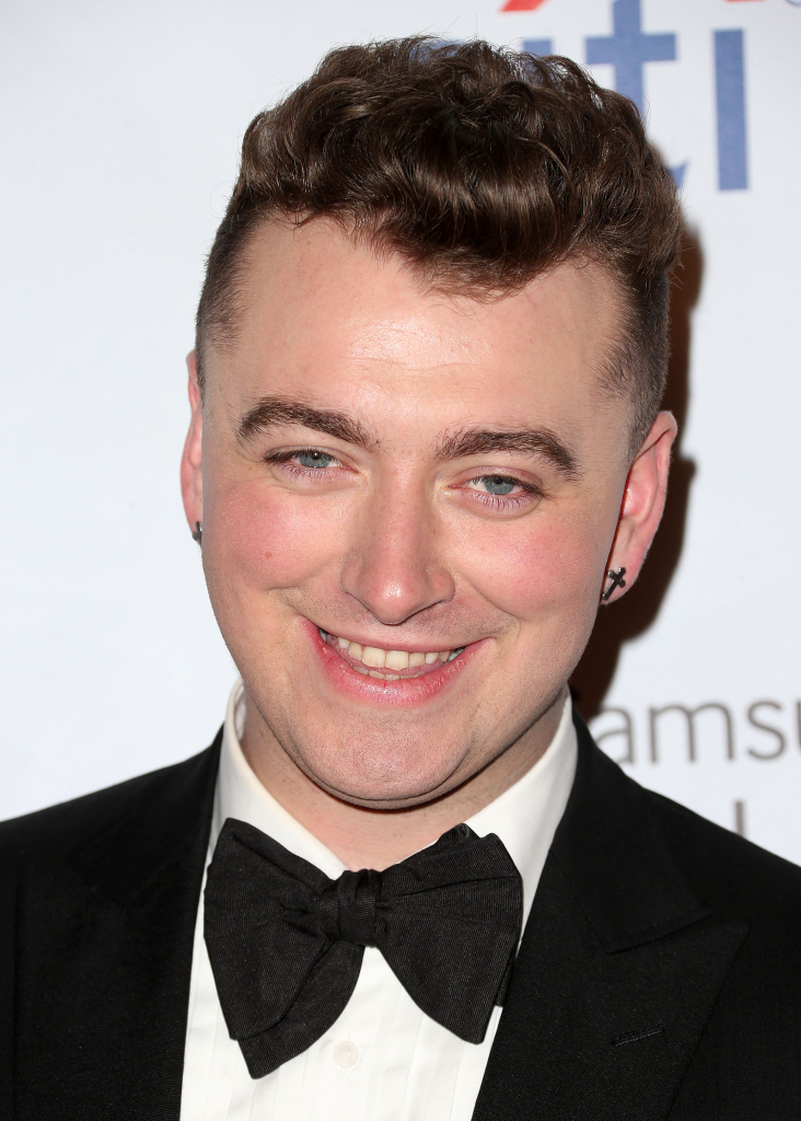 Sam Smith, grande vencedor do Grammy. Pode chamar o prêmio de Sammy