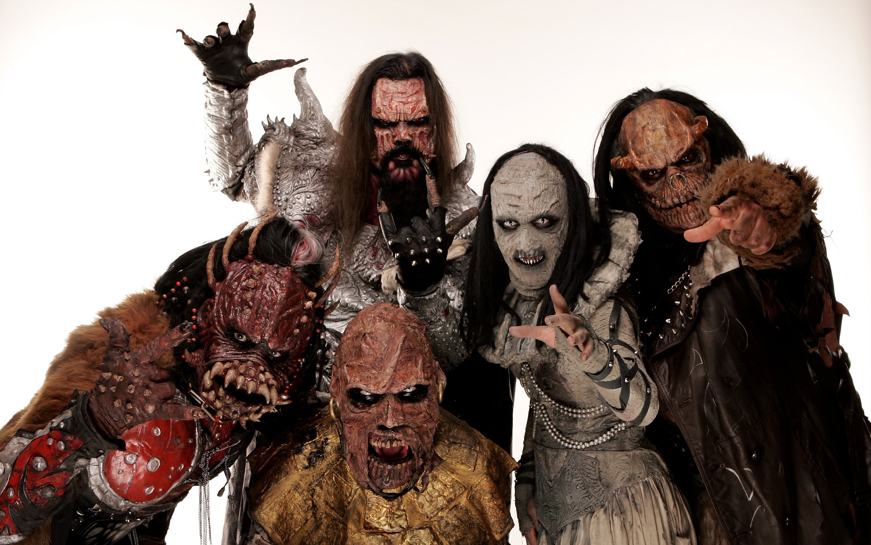 Meio monstro, meio rocker. Lordi