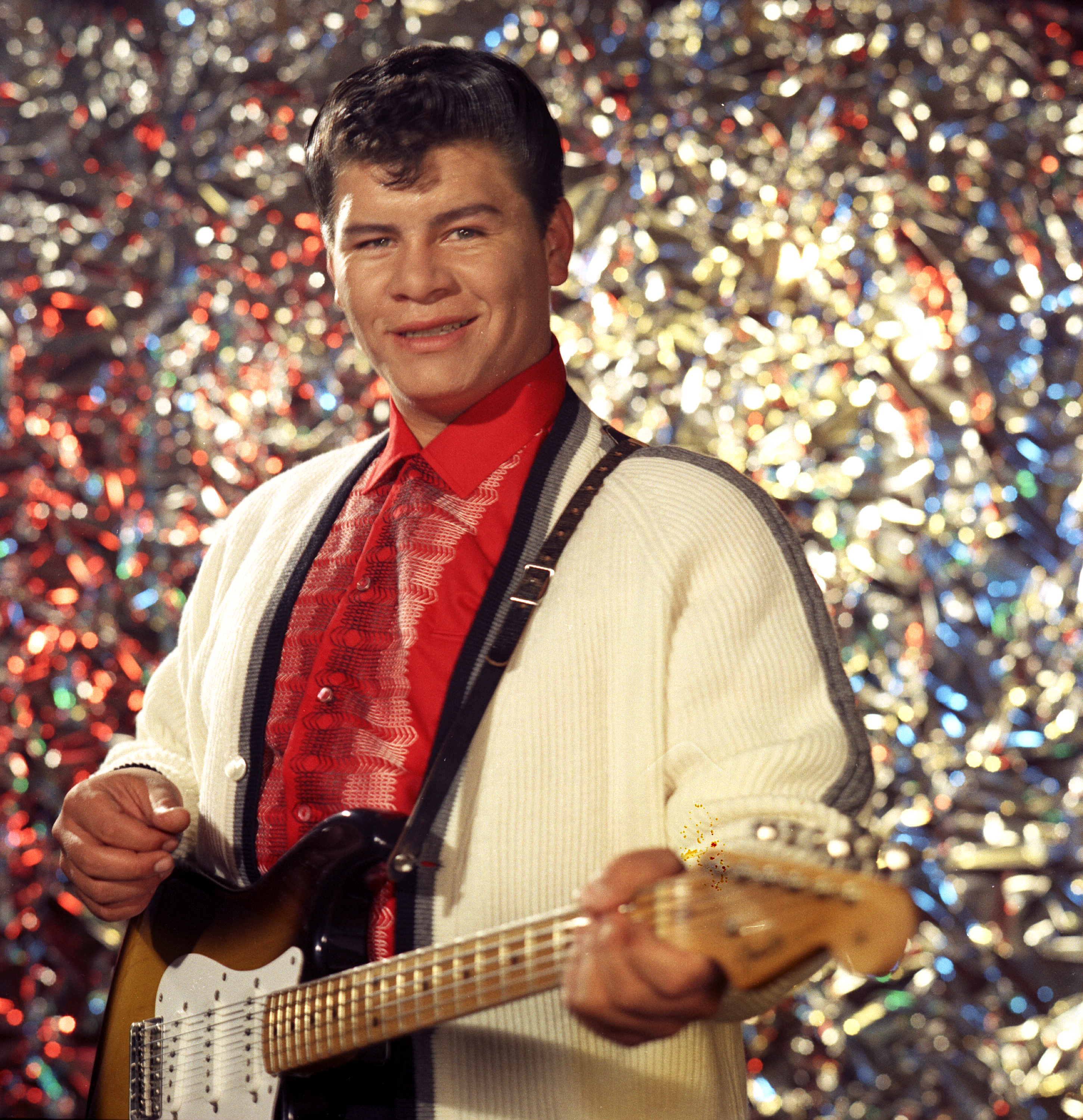 Ritchie Valens, americano descendente de mexicanos foi o primeiro rock star latino. Sua história foi contada no filme La Bamba. Donna Ludwig, namorada dela, inspirou um de seus grandes sucessos, Donna.