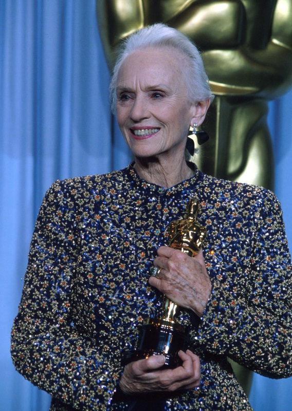 Na categoria de atriz principal, a mais velha a ter vencido é Jessica Tandy, que ganhou em 1990 por 