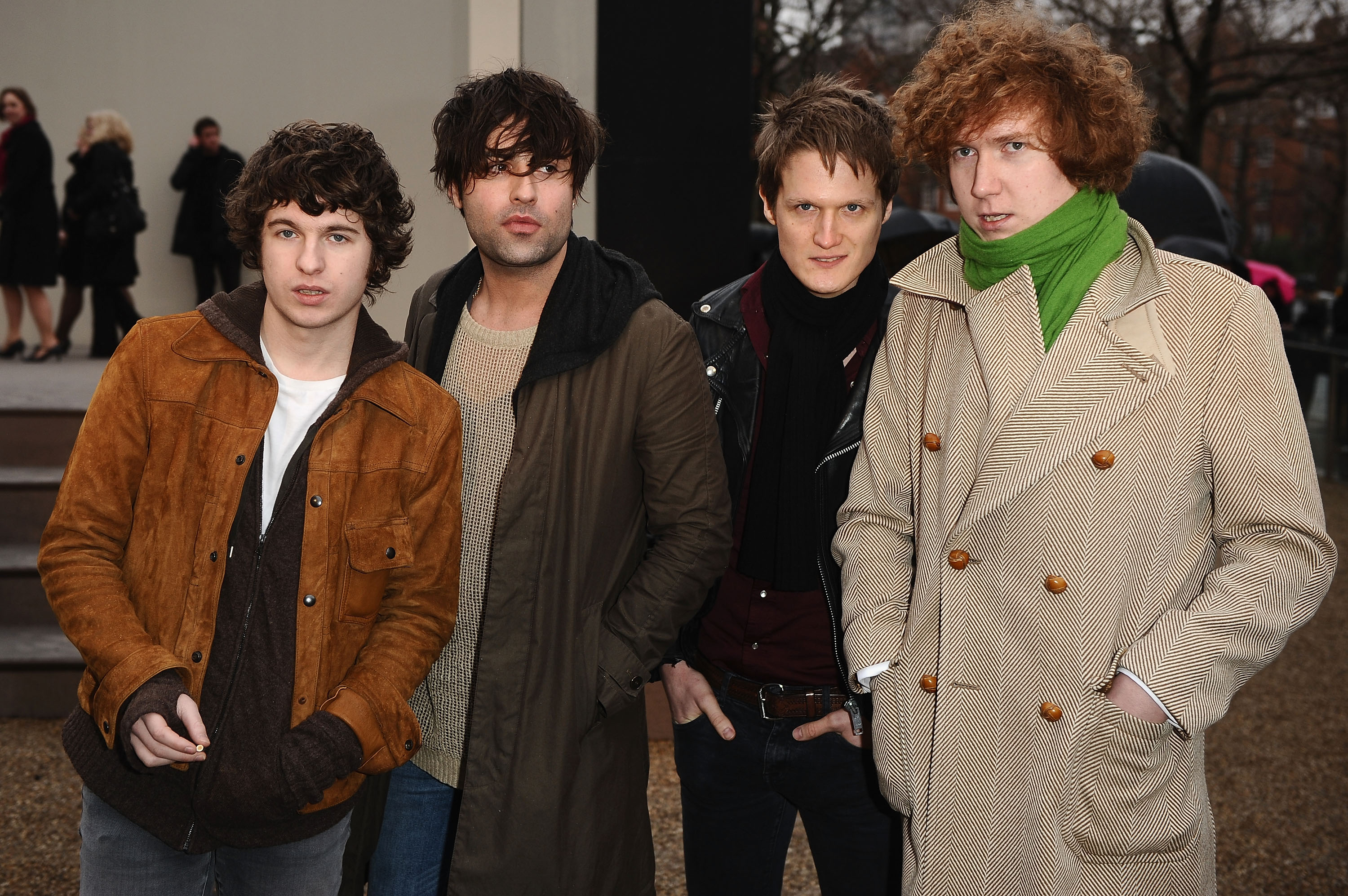 Também da terra da rainha Elizabeth, Luke Pritchard, Peter Denton, Paul James Garred e Hugh Harris são a The Kooks. Eles trazem referências do hip hip, garage rock e pop para fazer um som pulsante e fácil de colar no ouvido igual a chiclete.