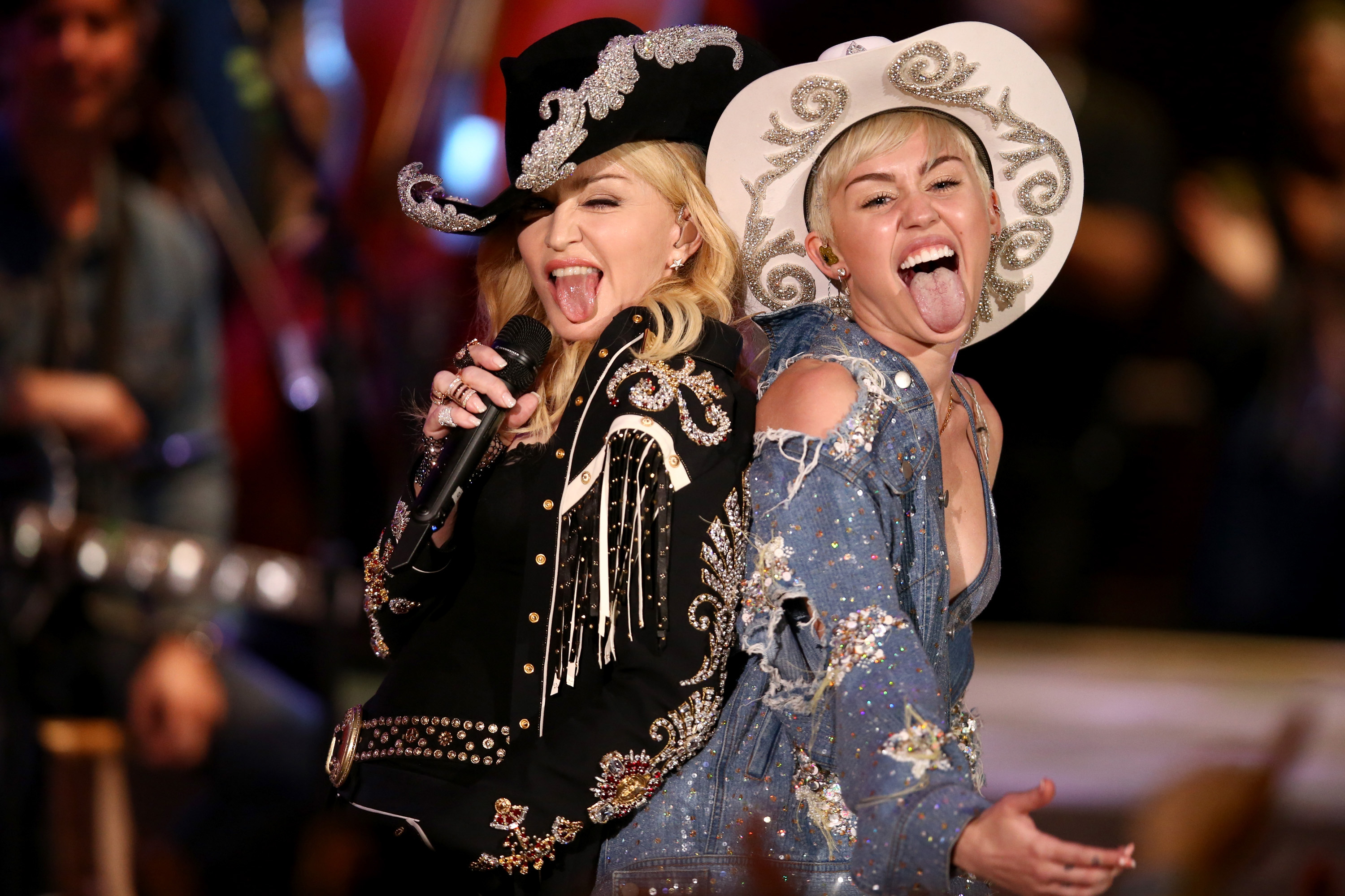 Madge é sempre referência para artistas novos. Às vezes, ela as "abençoa".