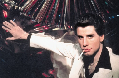 Explodiu no fim dos 70, como herói da era disco em Os Embalos de Sábado à Noite (1977) 