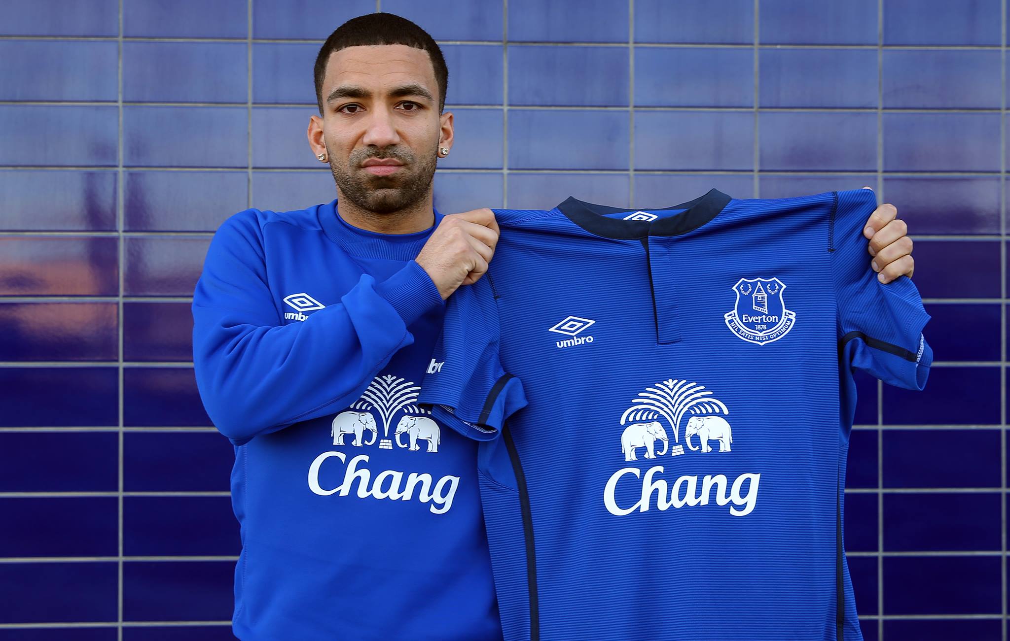 "Eu boladão e a camisa do Everton"