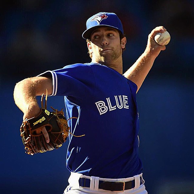 Daniel é arremessador do Toronto Blue Jays, considerado uma das grandes promessas da liga e a caminho do segundo ano de contrato