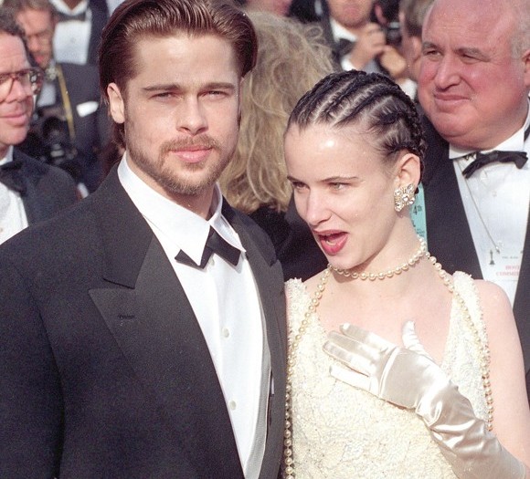 Eles foram um casal de tapete vermelho, em 1992: Brad Pitt e Juliette Lewis