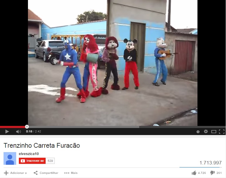 A música, a coreografia, as fantasias. O conjunto da obra é sucesso e não tem como ficar parado. O melhor é o Mickey rebolando. 