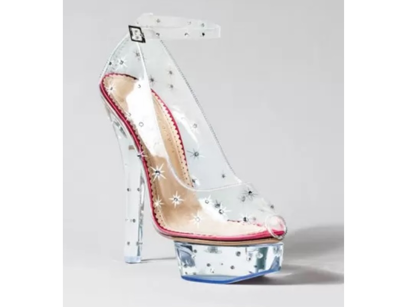 Feito por Charlotte Olympia
