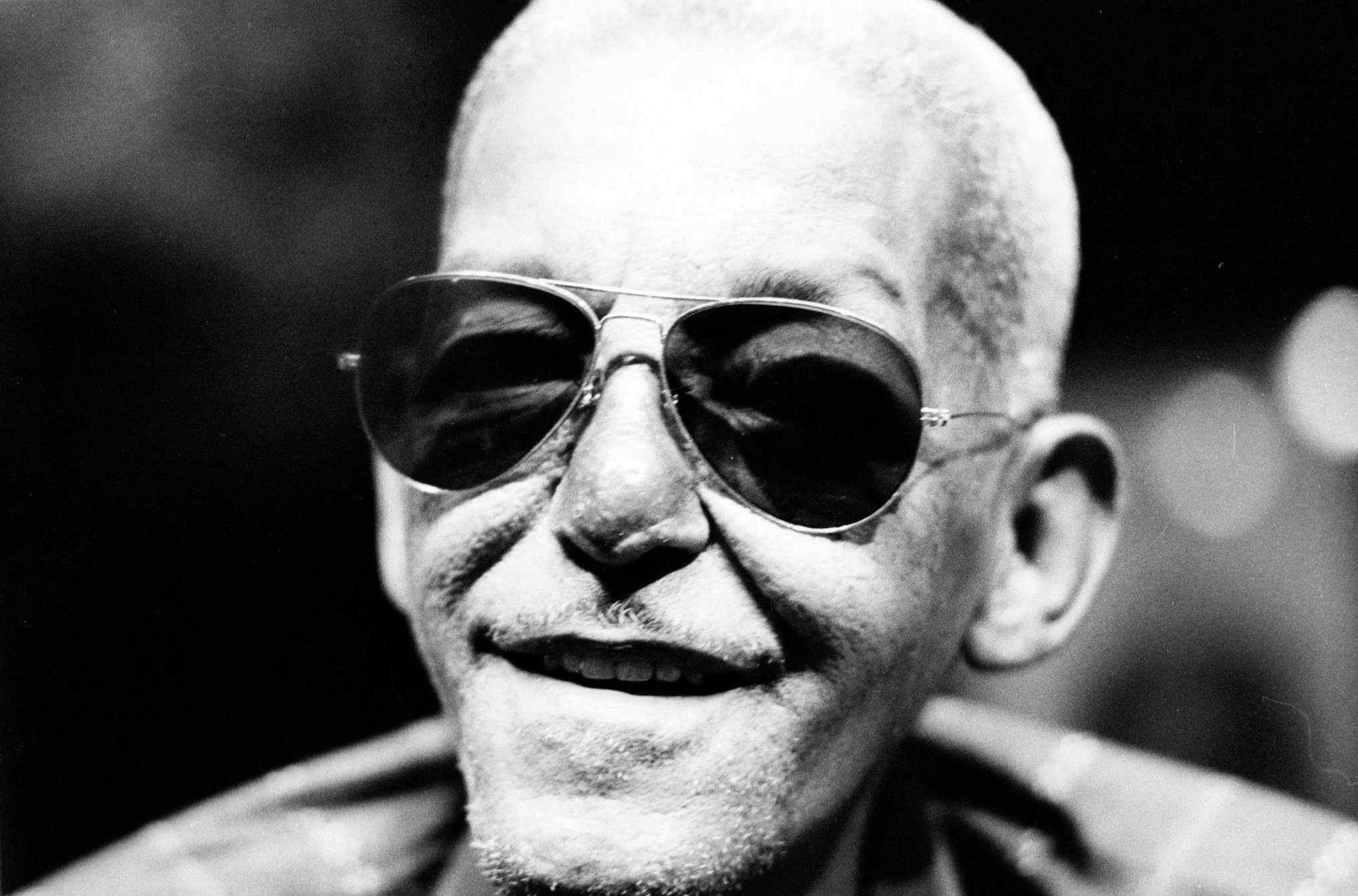 Angenor de Oliveira, o Cartola, foi esquecido pela escola que ajudou a fundar, a Mangueira, no ano do centenário do lendário  sambista, em 2008. Mas ele foi homenageado pela Paraíso do Tuiuti e a escola subiu para o grupo de Acesso A.