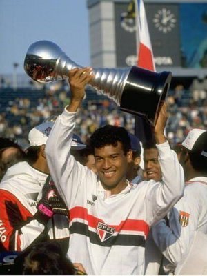 Hoje um comentarista que poucos gostam, Müller foi contemporâneo de Raí nos maiores títulos conquistados pelo São Paulo. Dono de um técnica impecável, Müller chegou a jogar por Corinthians e Santos, mas sua história será sempre lembrada no São Paulo.