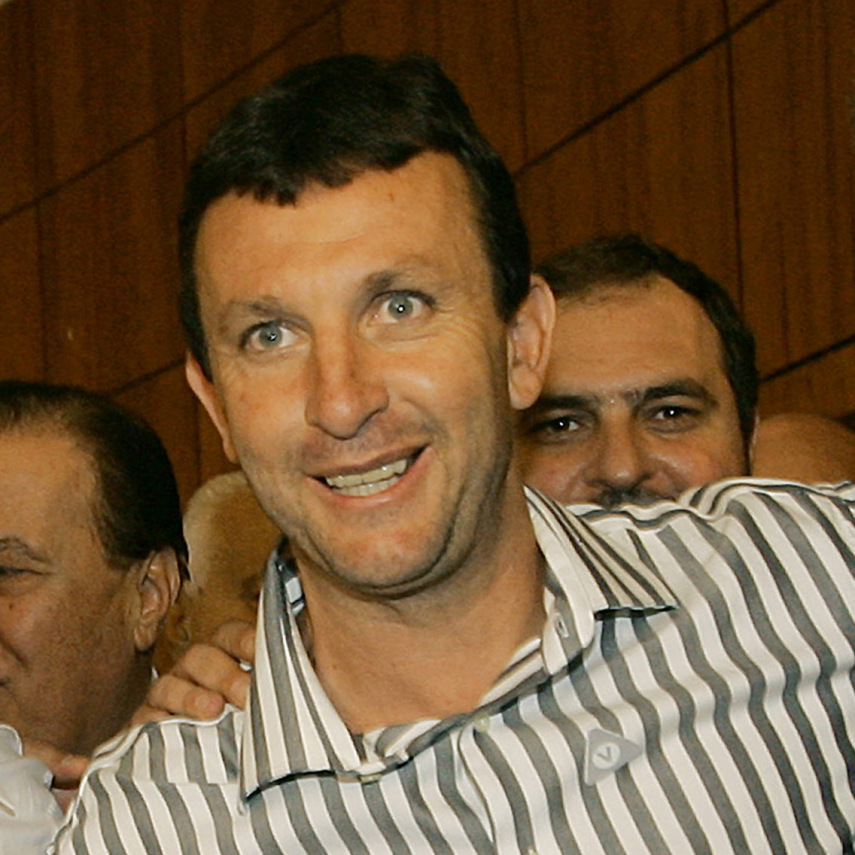 Tá de brincadeira! Se hoje zoam o atacante Walter, saibam que Neto já era criticado nos anos 90 por seu físico um tanto gordinho em campo. O meia, porém, apresentava técnica e raça do jeito que a torcida corintiana gosta. E o que dizer da pontaria de Neto ao bater as faltas?