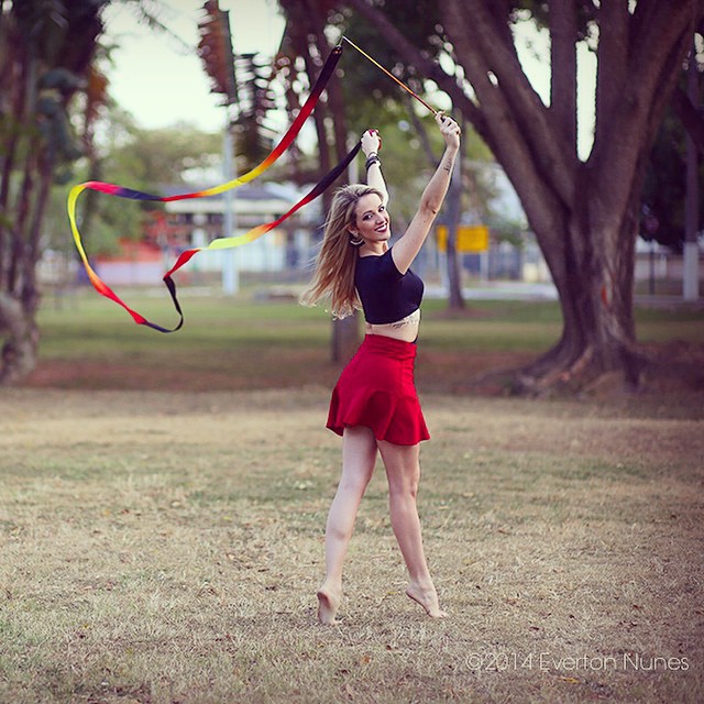 Ela será a responsável por trazer de volta todo o balanço do samba para a nossa ginástica!