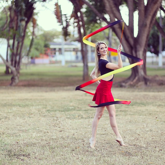 Ela será a responsável por trazer de volta todo o balanço do samba para a nossa ginástica!