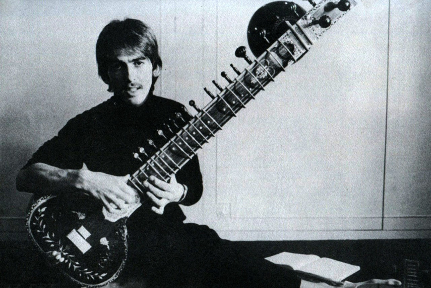 Foi George quem levou instrumentos indianos como a tabla e o sitar para o som da banda, como visto na canção 'Norwegian Wood, do álbum Rubber Soul