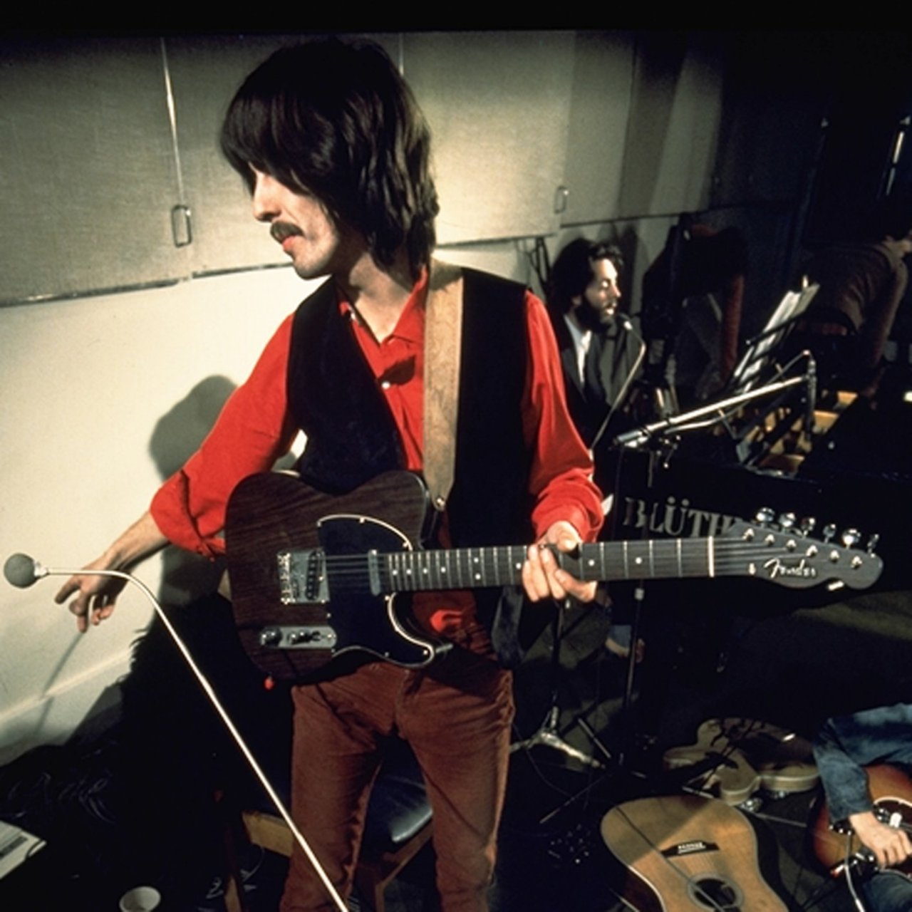 Por fim, Harrison está entre "Os 100 Maiores Guitarristas de Todos os Tempos", da revista Rolling Stone, ocupando o 11ª lugar. Justo!