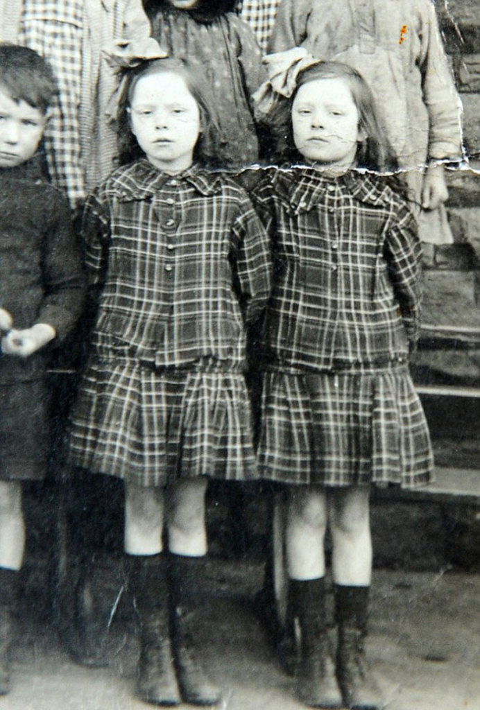 Era uma vez duas meninas gêmeas chamadas Florence e Glenys, nascidas em 22 de novembro de 1922.
