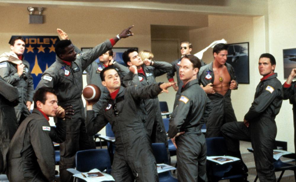 Espera, você acha que já viu os dois irmãos atuando juntos? Sim, é verdade, eles estavam em "Top Gang" (1991).