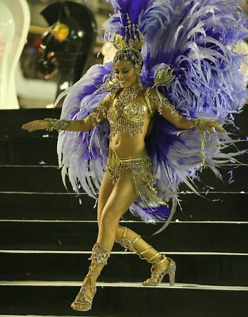 ...e Juliana Paes (que até conseguiu sambar e descer escada ao mesmo tempo no carnaval de 2007). Rainhas, né, 