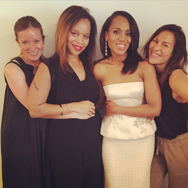 Kerry Washington sendo amada pelas amigue