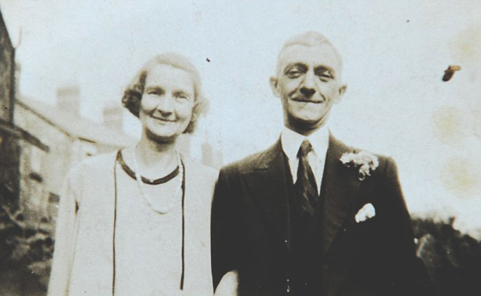 Estes são seus pais, Margaret e John, e eles viviam em Caerphilly, no sul de Gales