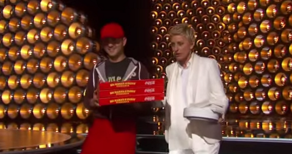 Outra travessura de Ellen no Oscar 2014: chamar um entregador de pizza