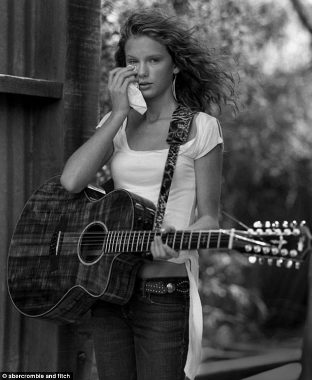 Já Taylor apareceu na campanha de 2004 da marca