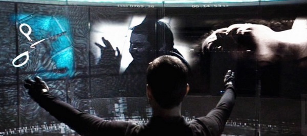 Baseado em conto de Phillip K. Dick, mostra coisas que já são realidade, como a manipulação de telas (touch screen)