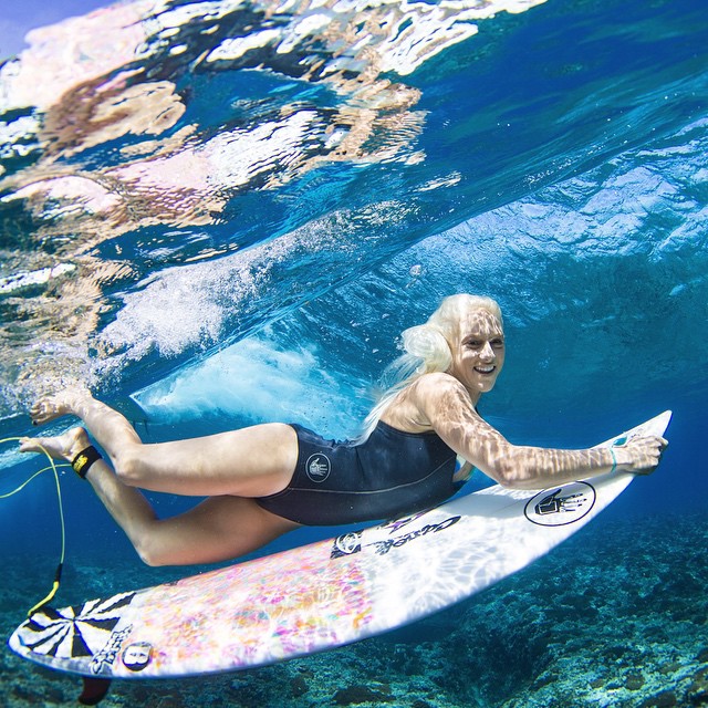 Tem cara de gringa, fala inglês, mas nasceu no Brasil. 'Tati' é filha de uma gaúcha e estreará esse sábado (28), em Gold Coast, na elite do surfe.