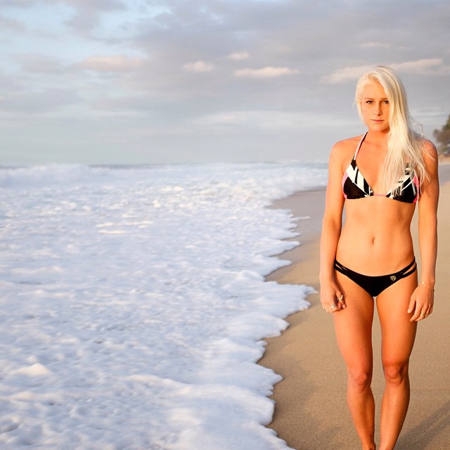 Tem cara de gringa, fala inglês, mas nasceu no Brasil. 'Tati' é filha de uma gaúcha e estreará esse sábado (28), em Gold Coast, na elite do surfe.
