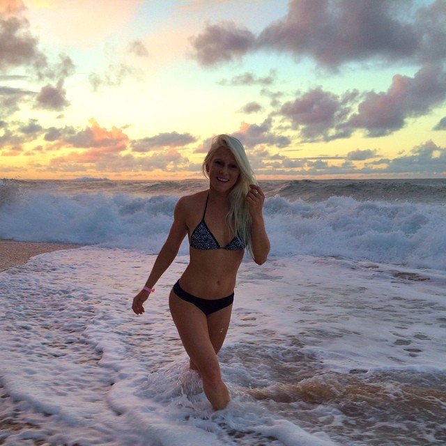 Tem cara de gringa, fala inglês, mas nasceu no Brasil. 'Tati' é filha de uma gaúcha e estreará esse sábado (28), em Gold Coast, na elite do surfe.