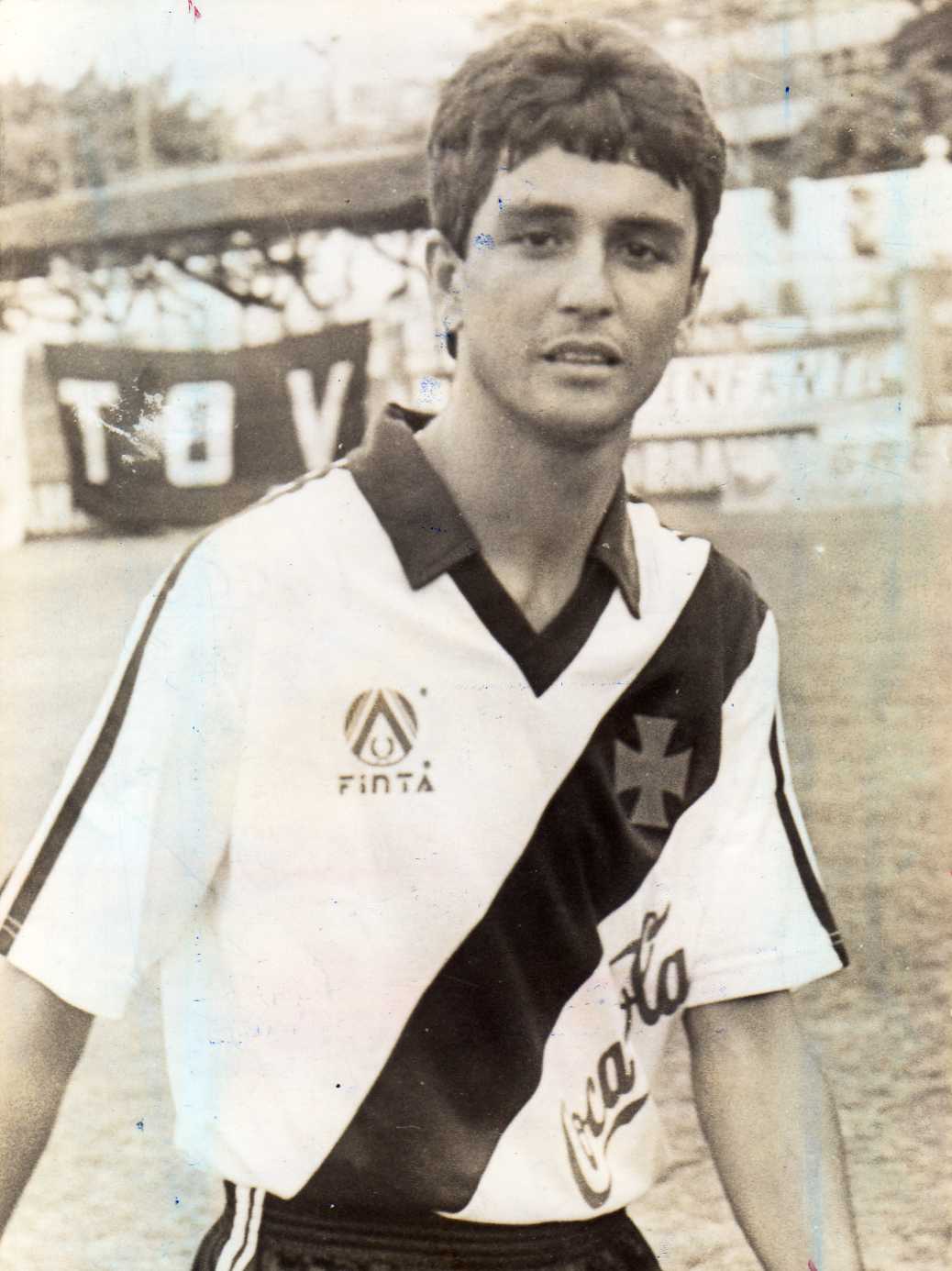 Ídolo nacional e apontado como um dos principais responsáveis pelo Tetra em 1994, Bebeto já foi alvo de muito ódio dos torcedores - pelo menos os do Flamengo.
Em 1989, quando atuava ao lado de Zico e estava no auge de sua carreira, Bebeto se desentendeu com a diretoria rubro-negra e acertou com o Vasco, que era presidido por Eurico Miranda.