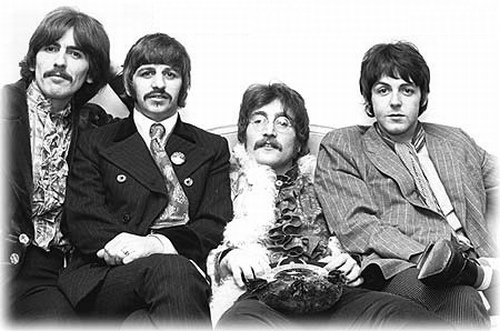 De todos os Beatles, George sempre foi o que tinha o mustache mais responsa