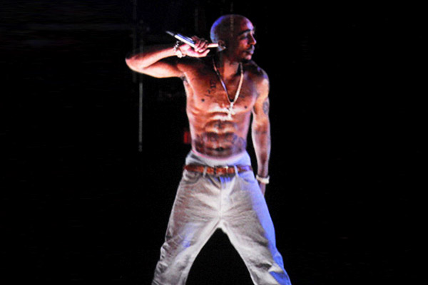 Em 2012, o rapper Tupac ressuscitou no show de Snopp Dogg