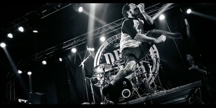 Rodrigo Lima, vocalista e letrista da banda de punk hardcore Dead Fish, é advogado
