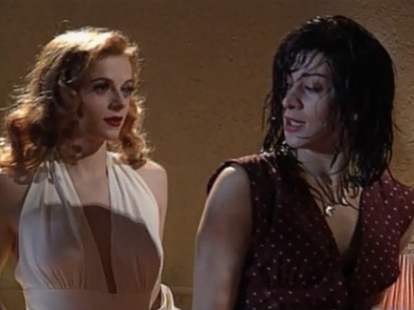 A prima era Engraçadinha (Alessandra Negrini / Claudia Raia), com quem Letícia vivia tentando ter um caso
