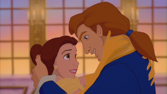 A Bela age como uma mulher independente, nunca se dobrando aos caprichos da Fera - e assim os dois se apaixonam, e ao final ele volta à sua forma humana original