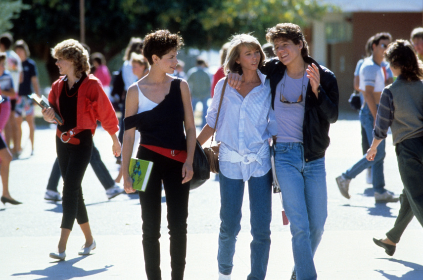 Terry Griffith é a típica garota perfeita: linda, boa aluna, popular e namorada do cara mais lindo da escola. 



Joyce Hyser And Billy Jayne In 'Just One Of The Guys'