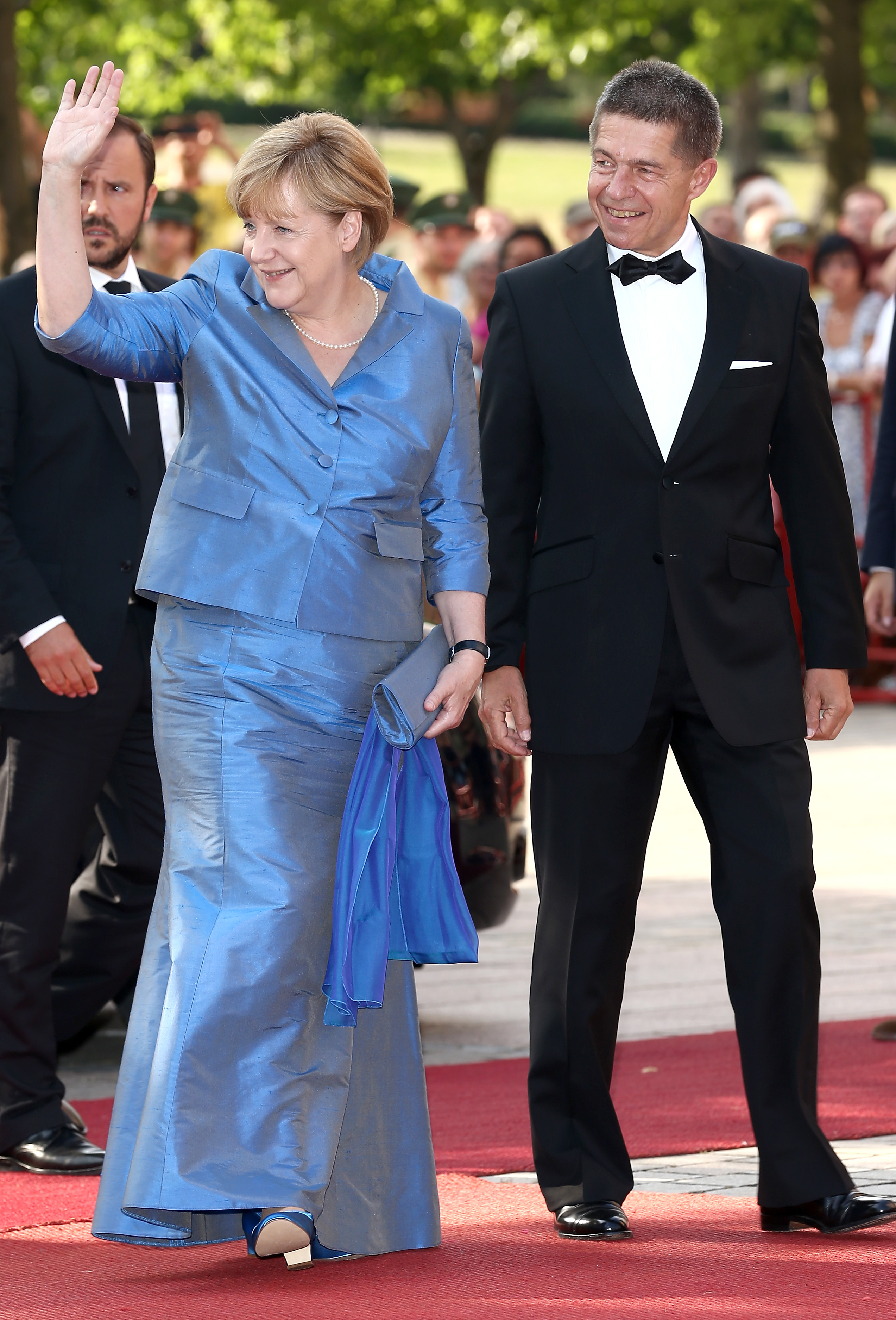 Bom, a Angela Merkel é a mulher mais poderosa da Europa. Fica difícil competir mesmo.