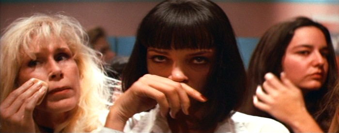 Personagens que adoram usar drogas como quem toma água sempre marcaram presença nos filmes do diretor - como Uma Thurman em 