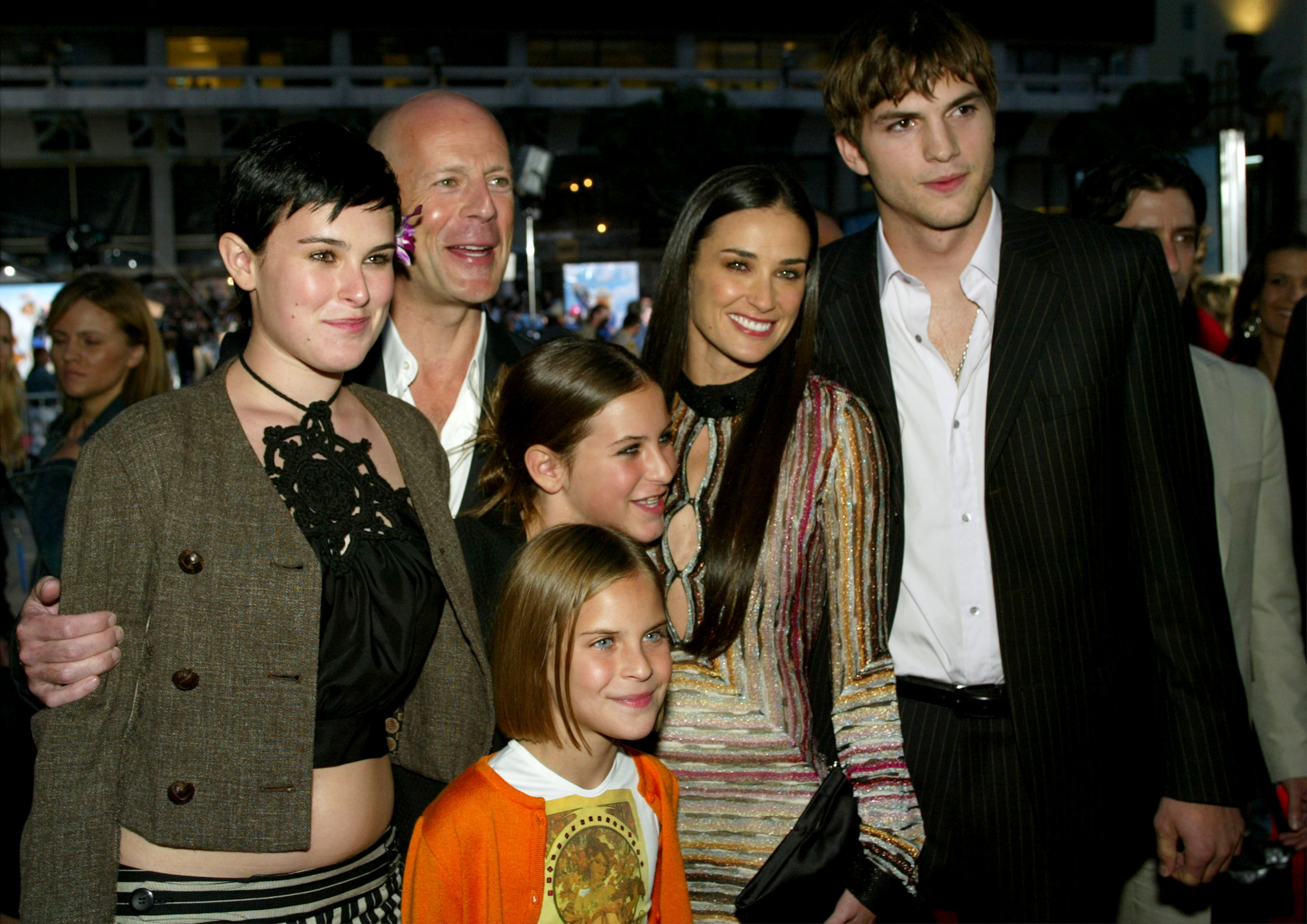Demi Moore, Bruce Willis, as filhas deles Tallulah Belle, Rumer e Scout , e Ashton Kutcher, em 2003