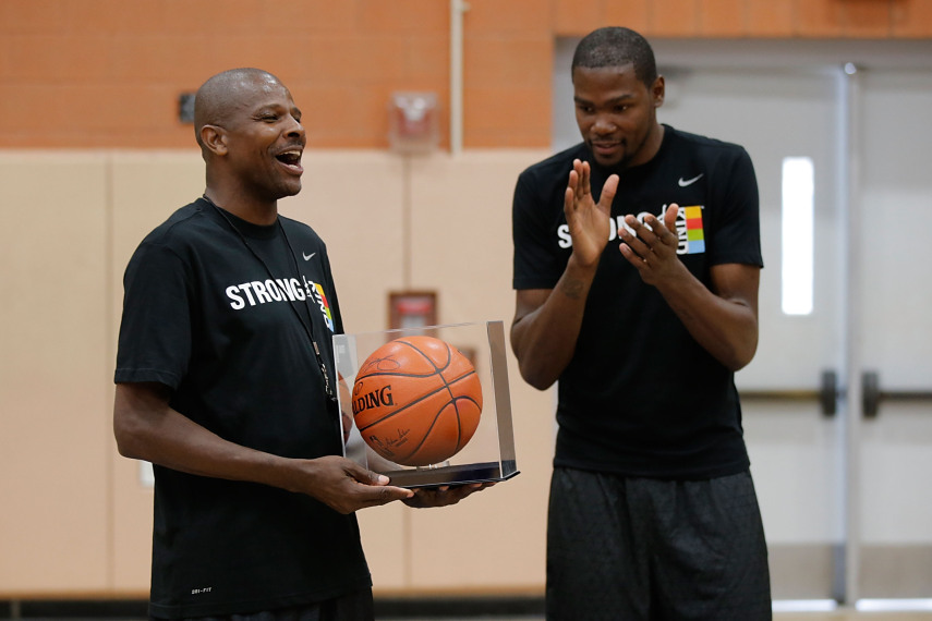 Com lesão no pé, Kevin Durant está fora da temporada da NBA