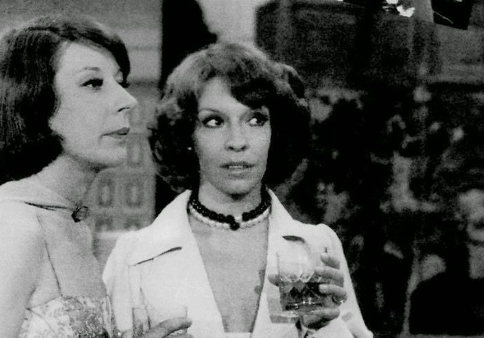 Mas a personagem, insatisfeita com seu casamento, terminou ao lado de Roberta (Regina Viana), que também era casada com um homem