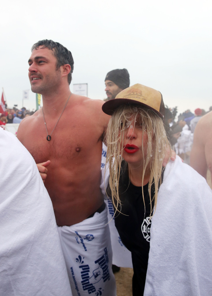 Gaga e noivo no Chicago Polar Plunge 2015