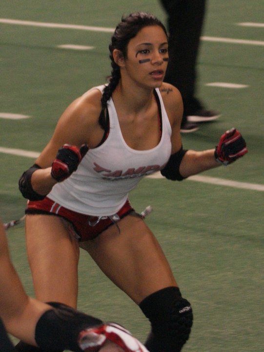 Safety do Jacksonville Breeze, Adrian Purnell também ataca como modelo e personal trainer