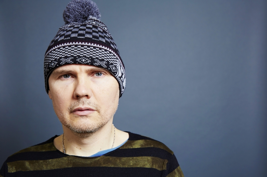 Billy Corgan, do Smashing Pumpkins é uma incógnita. Atualmente ele anda num pijama style  do tipo 