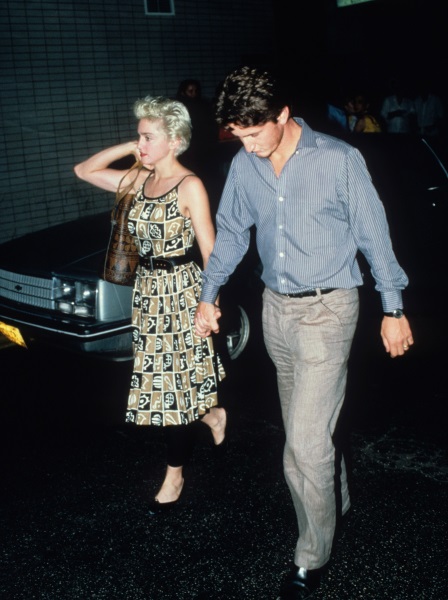 Falando no mundo masculino, Madonna namorou muitos homens famosos, como os atores Sean Penn (foto, com quem se casou) e Warren Beatty